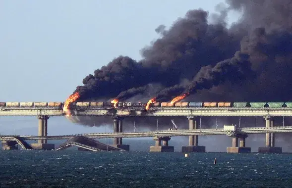 Последствия взрыва на Крымском мосту 8 октября 2022 года / © AFP / Scanpix